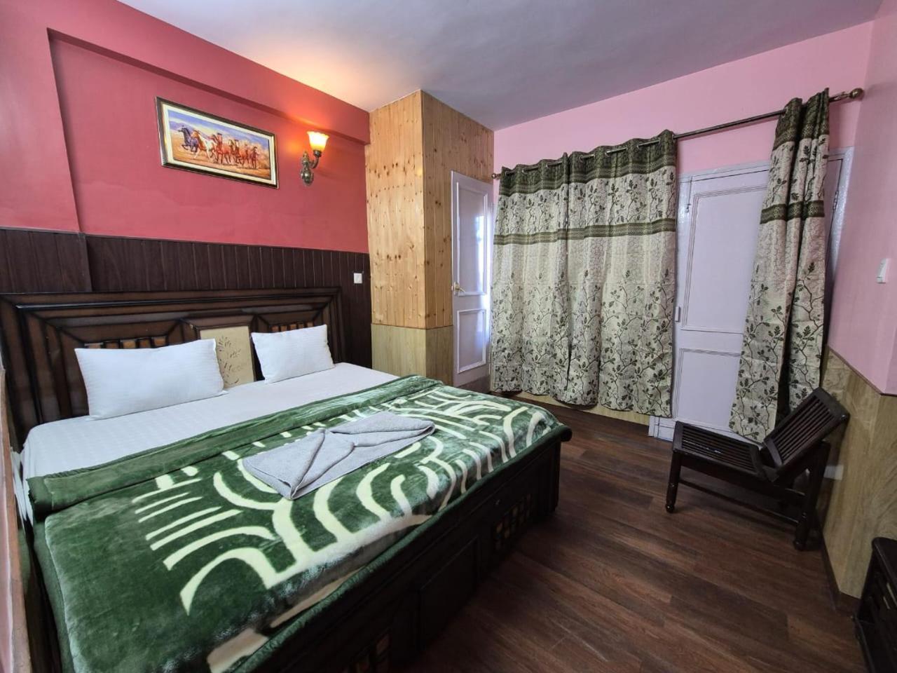 Bed and Breakfast Yug Shimla Exterior foto