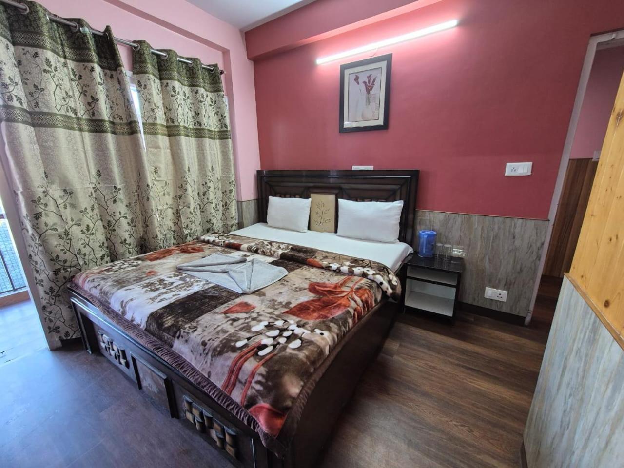Bed and Breakfast Yug Shimla Exterior foto